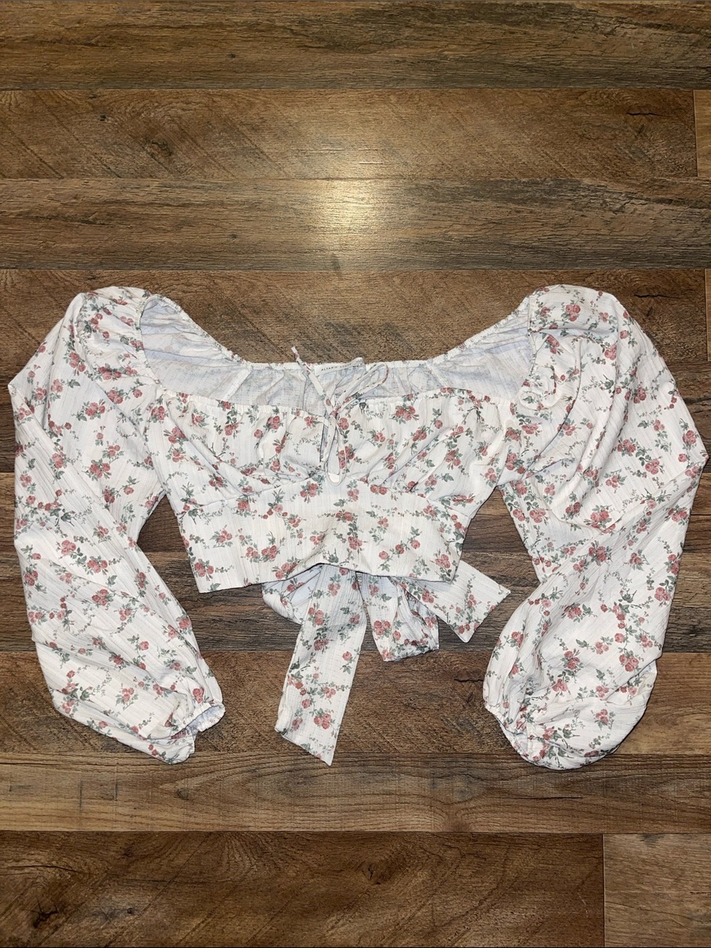 Altar’d state Floral Tie-Front Puff Sleeve Crop Top size Small